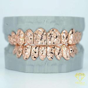 Grillz dentaire unisexe Hip Hop en argent sterling S925 avec moissanite taille émeraude, personnalisé, entièrement serti, à face ouverte, de luxe - Product Image 1
