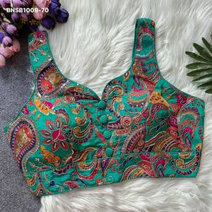 Colección de blusas sin mangas de crepé de excelente calidad y aspecto elegante con bordados, fabricante de la India. - Product Image 4