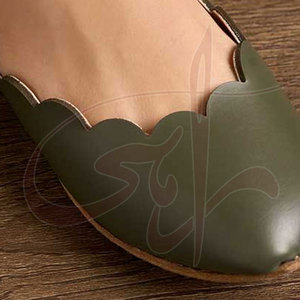 Hand Crafted Printed Smooth Matte Finish Anti-Slippery Artistic Shape Fashion Trend Design Customizable Elegant <b>Khussa</b> - Product Image 5