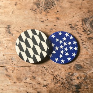 Posavasos de Resina Modernos de Primera Calidad, Redondos, Duraderos y Ecológicos, Protección para Mesas en Hoteles, Restaurantes, Cafeterías y Bares - Product Image 1