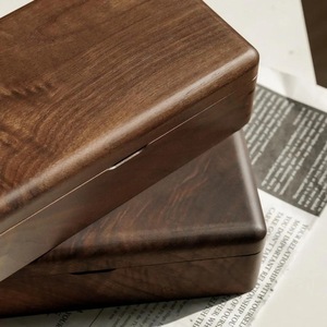 Boîte en bois rectangulaire écologique pour le rangement de bijoux et cadeaux - Intérieur doux pour articles délicats - Noël, Nouvel An chinois, décoration de table - Product Image 1