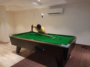 Ensemble de jeu de billard personnalisé HGR Amusement avec 2 queues de jeu, un jeu de billes et un triangle de rangement pour une utilisation en intérieur - Product Image 2