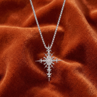 Collier Pendentif Croix Gothique en Moissanite, Charme Vintage en Argent, Bijou Tendance pour Hommes et Femmes, Idéal comme Cadeau