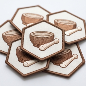 Parche Bordado Personalizado, Directo de Fábrica, Insignia Ovalada de Hongo, Diseño de Bosque y Naturaleza en Sarga Beige, Aplique Termoadhesivo para Prendas, Venta al por Mayor - Product Image 2