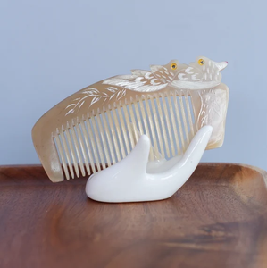 Peigne en corne de buffle 100% naturel, nouveau design, peigne à cheveux artisanal en corne de buffle pour mariage - Product Image 1