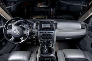 Jeep Grand Cherokee <span class=keywords><strong>SRT8</strong></span> 2006 d'occasion, sans réserve, moteur Hemi V8 6,1 litres, 4x4, peu modifiée - Product Image 2