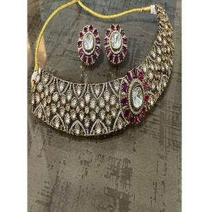 Impresionante Conjunto de Gargantilla y Pendientes de Moissanita Chapada en Oro de Calidad Premium con Piedras Pesadas de Kundan para Boda y Moda Femenina - Product Image 2