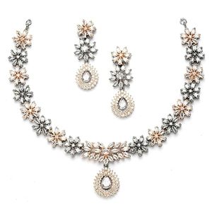 Ensemble collier et boucles d'oreilles en alliage de zinc plaqué or rose avec cristaux de strass, design floral, bijoux romantiques pour mariage pour femmes - Product Image 1