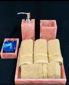 Juego de Accesorios de Baño de Resina de Cuarzo Rosa: Dispensador de Jabón Líquido, Portacepillos de Dientes, Jabonera, Bandeja para Toallas de Invitados - Product Image 1