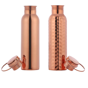Bouteille d'eau en cuivre martelé et poli, style moderne et élégant, idéale pour un cadeau - Product Image 1