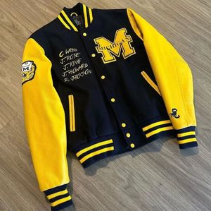 Veste varsity noire pour homme avec broderie blanche B, manches en cuir, col rabattu, vêtement décontracté pour l'automne - Product Image 3