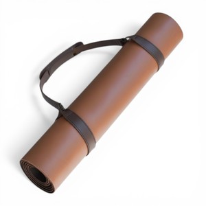 Esterilla de yoga rectangular de cuero Geoffrey Tan - 100 cm x 60 cm - 100 % cuero de vaca con correa de transporte - Product Image 1