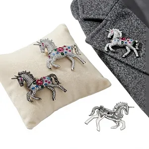 Broche de plata con cristales brillantes de unicornio, pin de solapa con piedras de circón, joyería para mujeres y hombres, ocasión de boda - Product Image 1