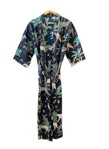 Robe kimono noire à imprimé animalier tropical |   Robe longue à nouer devant |   Robe de plage bohème d'été - Product Image 1