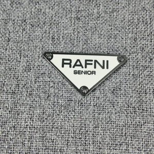 Hochwertige Lasergravierte Metall-Tags & Etiketten Maßgefertigte Umweltfreundliche 3D-Geprägte Goldene Markenlogos für Kleidung, Taschen & Schuhe - Product Image 3