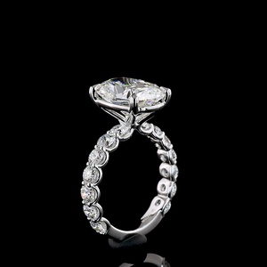 Anillo de Compromiso de Diamantes de Corte Cojín de 5 Quilates con Certificado IGI de Lujo, Platino, Oro Blanco, Banda de Eternidad con Garras Compartidas, Anillo de Boda - Product Image 2