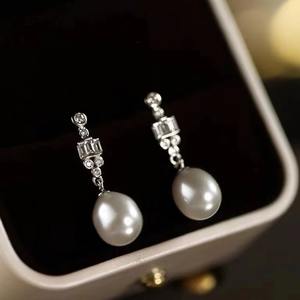 ต่างหูมุกแบบฝรั่งเศสสไตล์เรโทร มงกุฎ ดีไซน์สองชั้น เรียบง่าย ทันสมัย หรูหรา สำหรับเฉียวเหม่ย - Product Image 1