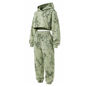 Ensemble de sweats à capuche courts pour femmes avec tissu doux et confortable, coupe ajustée et style assorti tendance pour tenues décontractées - Product Image 2