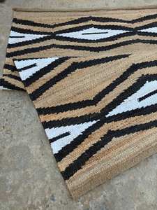 Tapis tissé à la main en chanvre naturel Savanna Luxe – Motif zèbre / tribal, lavable, taille personnalisée, motif géométrique - Product Image 6