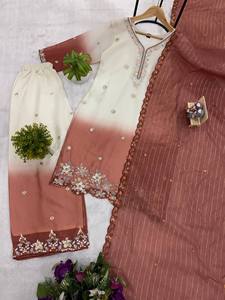 Salwar Kameez de algodón para mujer con dupatta bordada en diseño ombré blanco y morado para uso casual. - Product Image 5