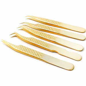 Pinzas para Extensión de Pestañas de Acero Inoxidable Chapadas en Oro de 24K con Logotipo Personalizado, Agarre de Diamante, Entrega Rápida, Punta de Fibra - Product Image 1