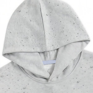 Sudadera con capucha de mezcla de algodón de moda con pedrería, ideal para uso diario informal, con un llamativo diseño de pedrería. - Product Image 3