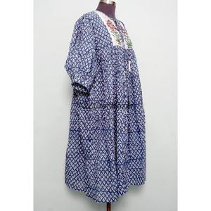 เดรสยาวลำลองสำหรับฤดูร้อน ผ้าฝ้าย 100% ไม่ถักทอ ลายดอกพิมพ์บล็อก แขนยาว เอวธรรมชาติ เป็นมิตรกับสิ่งแวดล้อม ซักได้ - Product Image 4