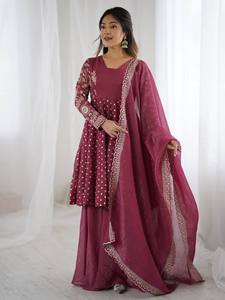 Ensemble Kurta Palazzo de Luxe en Soie Brodé avec Dupatta à Paillettes et Grand Volant, Grande Taille, Tenue Ethnique Festive pour Fêtes - Product Image 4