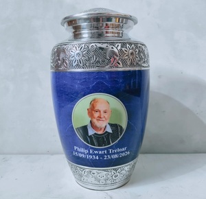 Belle urne funéraire personnalisée en marbre bleu gravé, autocollant émaillé personnalisé, urne commémorative pour cendres humaines adultes, 10 pouces - Product Image 1