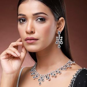 Ensemble collier et boucles d'oreilles en alliage plaqué argent avec cristaux de strass taille émeraude, design goutte d'eau, bijoux de mariage classiques pour femmes - Product Image 2