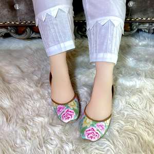 Zapatos Khussa bordados a mano para damas, diseño superior, calzado plano elegante y moderno para verano e invierno, para uso en interiores. - Product Image 1
