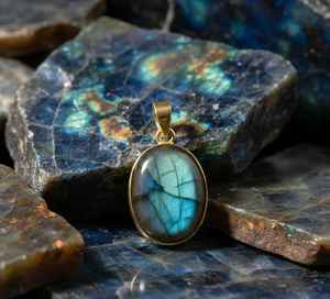 Collier pendentif artisanal en argent allemand avec labradorite bleue naturelle, style bohème, bijoux de mode, breloques naturelles - Product Image 1