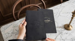 Porta Menús de Cuero Genuino Personalizado, Cubierta de Menú de Restaurante, Libro de Menú de Cuero de Alta Gama, Presentador de Menú para Hotel LMC-0154 - Product Image 4