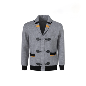 Cardigan en tricot premium gris Alpha pour hommes, logo personnalisé, vêtements universitaires, fraternité, sororité, collège, école, vente en gros OEM/ODM - Product Image 1