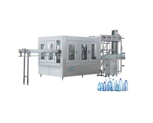 Machine de remplissage automatique de bouteilles en plastique à haute précision contrôlée par PLC pour la production de jus, d'eau et de boissons - Product Image 4