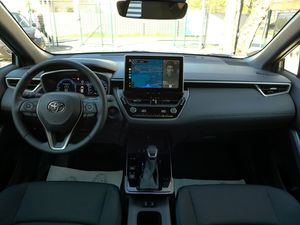Toyota Corolla Cross 2.0L VVTi HEV Facelift TeamP SUV Hybride Économe en Carburant Voiture Familiale Moderne - Product Image 3