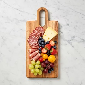 Planche à découper rectangulaire en bois de noyer premium de 1,5 cm d'épaisseur avec poignée découpée, plateau de service pour charcuterie, bloc de préparation moderne et durable - Product Image 2