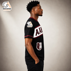Camiseta Negra de Manga Corta AAMU con Logotipo en Contraste |   Camiseta Casual de Cuello Redondo y Manga Corta con Ribete en Contraste, Corte Regular - Product Image 3