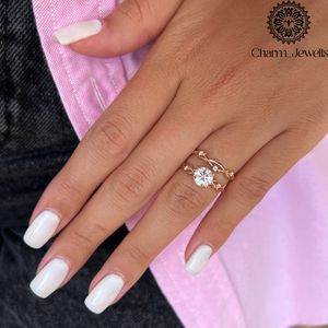 Anillo de Compromiso de Moissanita con Corte Cojín para Mujer Charm Jewells, Engaste Clásico de Garras, de 0.5ct a 3.0ct, Plata, Certificado IGI - Product Image 2