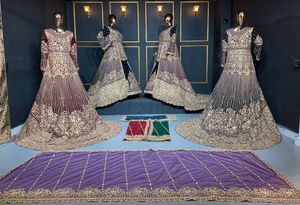 คอลเลกชันกำมะหยี่สุดพิเศษที่มีงานหินหนักเส้นทางใหญ่กับผิวราชวงศ์สำหรับรูปลักษณ์งานแต่งงานแบบดั้งเดิม - Product Image 5