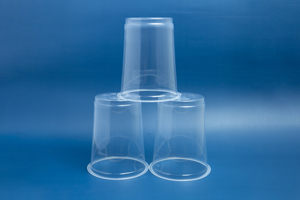 Échantillons gratuits, prix d'usine bas, gobelets en plastique PP au design classique avec couvercle, gobelets jetables transparents, tailles personnalisées de 14 oz à 24 oz - Product Image 2