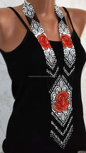 Charmant collier de perles de verre avec des couleurs accrocheuses et un ajustement confortable idéal pour offrir ou porter à diverses occasions - Product Image 2