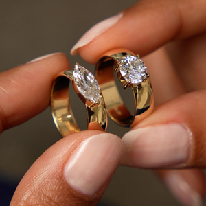 Bague de fiançailles unique en or jaune pour femme, diamant taille marquise 1 carat, style classique, pierre naturelle - Product Image 5