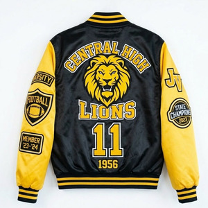 Chaqueta bomber casual de invierno para hombre, estilo varsity, de poliéster con botones decorativos, tela satinada con parche bordado en la manga. - Product Image 3