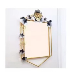 Miroir mural en laiton en forme de feuille de Ginkgo dorée, art décoratif bohème encadré - Product Image 3