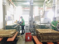 Ensemble moderne de meubles de jardin commerciaux de luxe pour l'extérieur Tables basses pliables en bois à ossature métallique, du fournisseur en gros du Vietnam