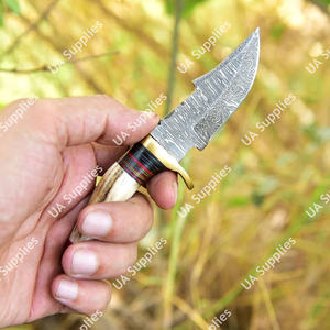 มีดสกินเนอร์ดามัสกัสคุณภาพสูง ตีขึ้นรูปด้วยมือ ด้ามจับทำจากเขาสัตว์ ด้ามทองเหลืองหลากสี ผลิตตามสั่ง สำหรับการล่าสัตว์  ขั้นต่ำในการสั่งซื้อน้อย - Product Image 3