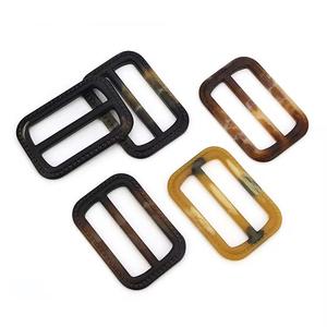 Hebilla de Anillo de Resina de Diseño para Mujer, Ligera y Duradera, Material Ecológico, Estilo Moderno y Elegante, Apta para Cinturones - Product Image 2