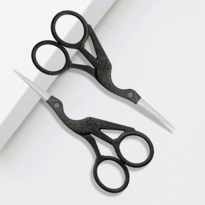 Ciseaux à ongles en acier inoxydable, design incurvé et précis, pour manucure et soin des ongles, fournisseur professionnel de produits de beauté OEM en gros - Product Image 3