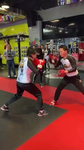 Mitaines d'entraînement haute performance pour la boxe et le MMA, avec une construction légère et une protection maximale contre les chocs - Product Image 6